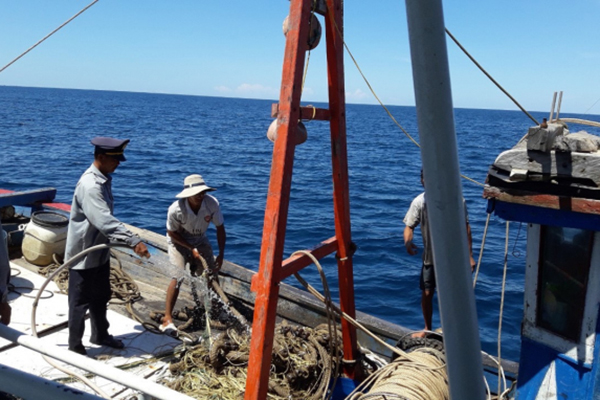 Quảng Bình: phối hợp giữa các Sở, ngành, địa phương trong trao đổi, xử lý thông tin nhằm ngăn chặn tàu cá vi phạm khai thác hải sản trái phép ở vùng biển nước ngoài