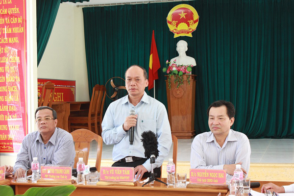 Thứ trưởng Vũ Văn Tám khảo sát Dự án khu neo đậu tránh trú bão và cảng cá tại đảo Phú Quý