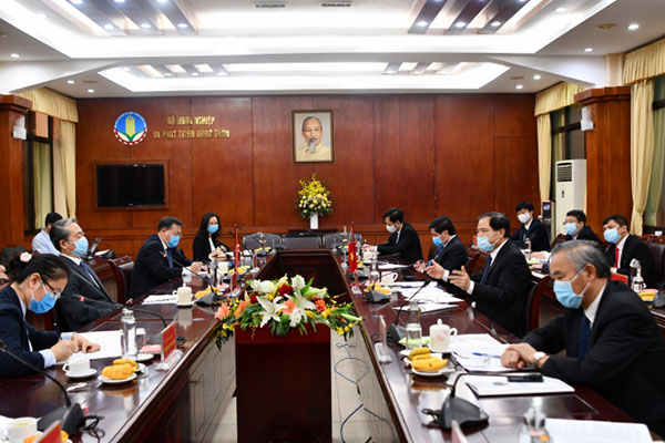 Bộ trưởng Nguyễn Xuân Cường tiếp Đại sứ Trung Quốc tại Việt Nam