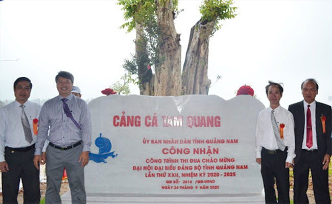 Cảng cá hiện đại Tam Quang được gắn biển công trình chào mừng Đại hội Đảng bộ tỉnh Quảng Nam