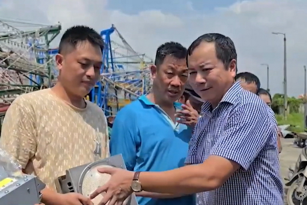 Department of Fisheries donates light bulbs to fishing vessels damaged