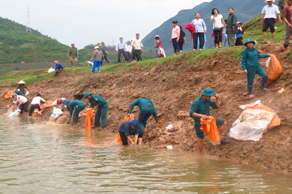 Điện Biên: Thả cá phóng sinh, tái tạo nguồn lợi thủy sản