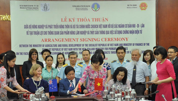 Lễ ký Thoả thuận về tạo thuận lợi cho thông quan sản phẩm nông lâm nghiệp và thuỷ sản thông qua việc sử dụng chứng nhận điện tử giữa Việt Nam - New Zeland