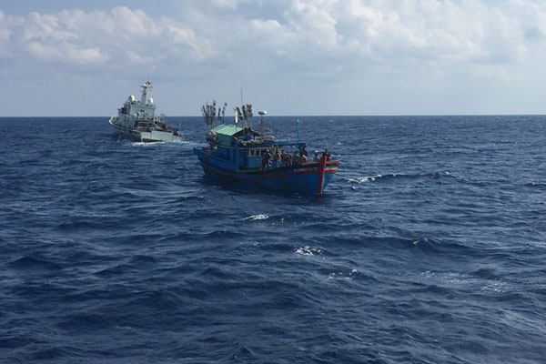 Bình Thuận: Khẩn trương tìm kiếm ngư dân mất tích trên biển