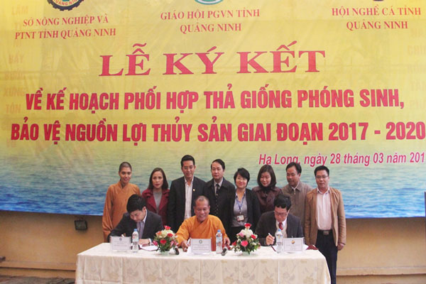 Quảng Ninh: Ký kết phối hợp thả giống phóng sinh, tái tạo nguồn lợi thủy sản