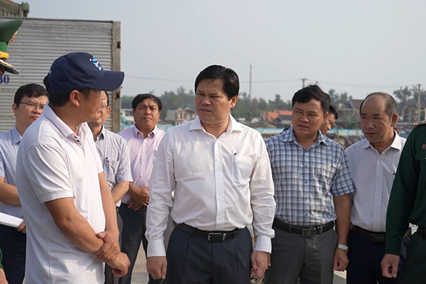 Phó Chủ tịch UBND tỉnh Trần Phước Hiền kiểm tra công tác chống khai thác IUU tại thành phố Quảng Ngãi