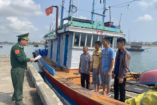 Quảng Ngãi: Kiên quyết xử lý nghiêm tàu cá và ngư dân khai thác hải sản bất hợp pháp