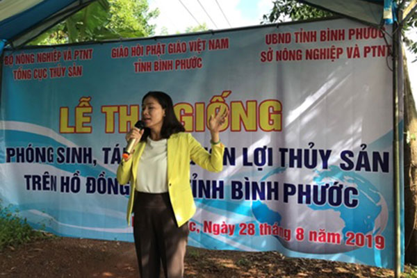 Thả phóng sinh, tái tạo nguồn lợi thủy sản tại hồ Đồng Xoài, tỉnh Bình Phước