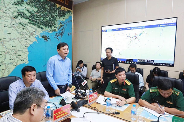 Thứ trưởng Nguyễn Hoàng Hiệp chủ trì cuộc họp ứng phó với bão số 3